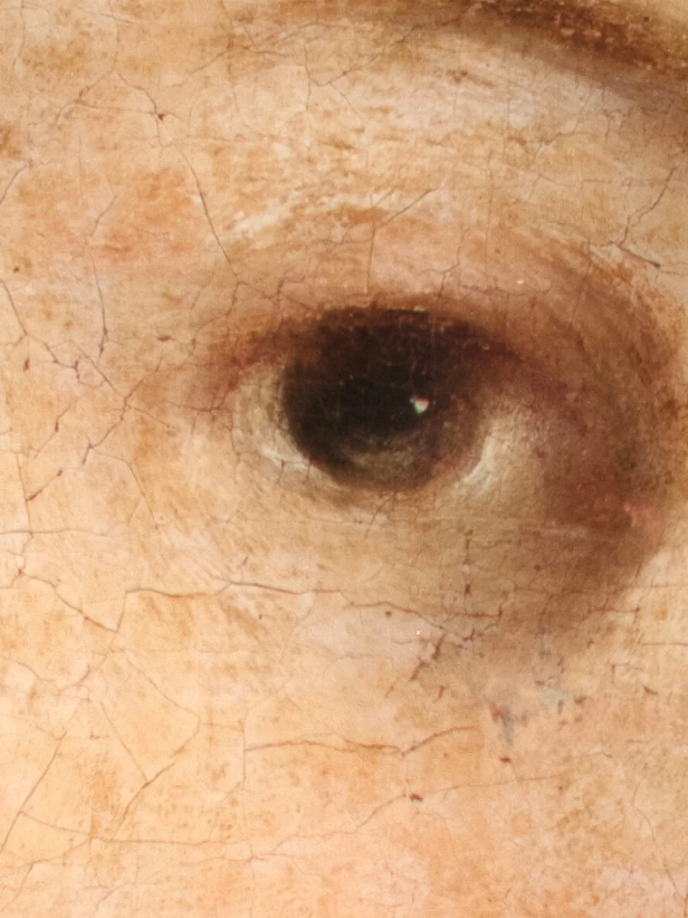 Macro de los ojos con craqueladuras de la pintura